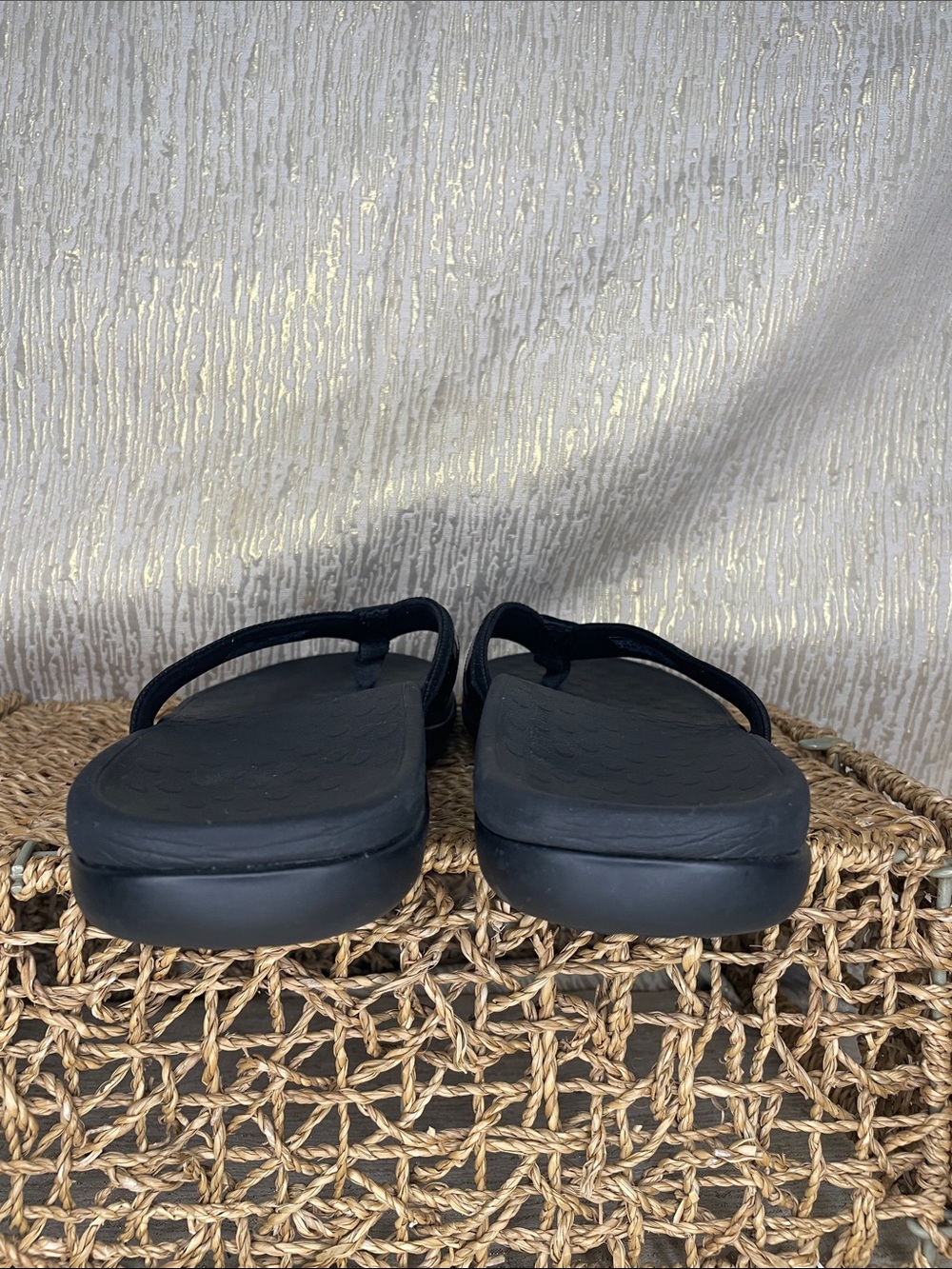 Vionic TIDE  Black Flip Flop Sandals Sz 9 Men’s MINT! - Picture 8 of 8